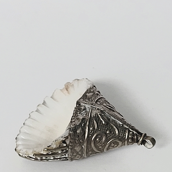 Unique seashell pendant covered in silver. - Picture 3 of 3